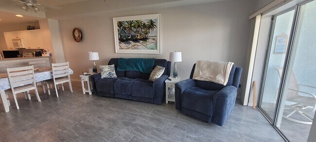 Sala de estar - 1457 San Cristobal Ave
