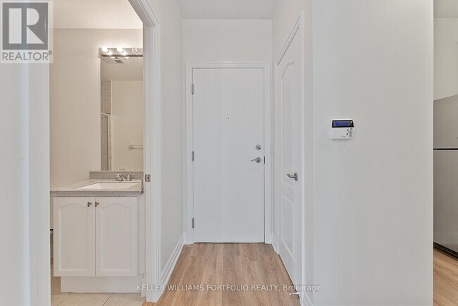 Photo du bâtiment - 2121 Lake Shore Blvd W