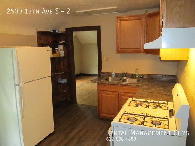 Building Photo - 3 Bedroom Upper Level Duplex!
