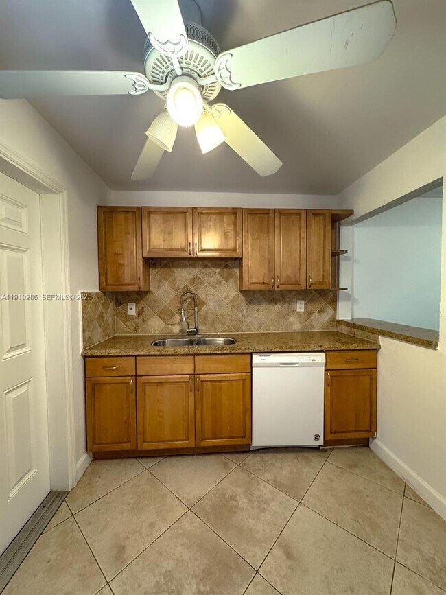 Foto del edificio - 1050 SW 30th St