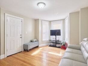 Building Photo - 69 Parker St