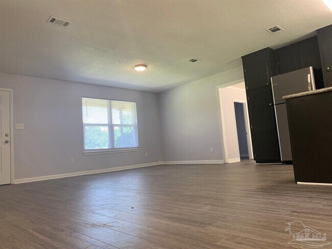 Foto del edificio - 9460 Darlene Cir