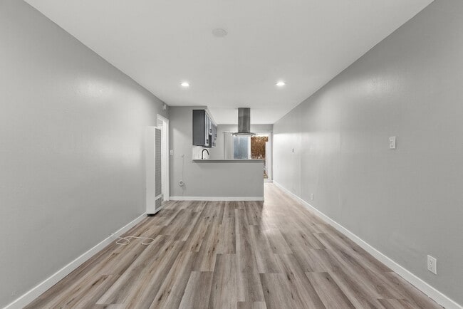 Building Photo - 10442 Lampson Ave