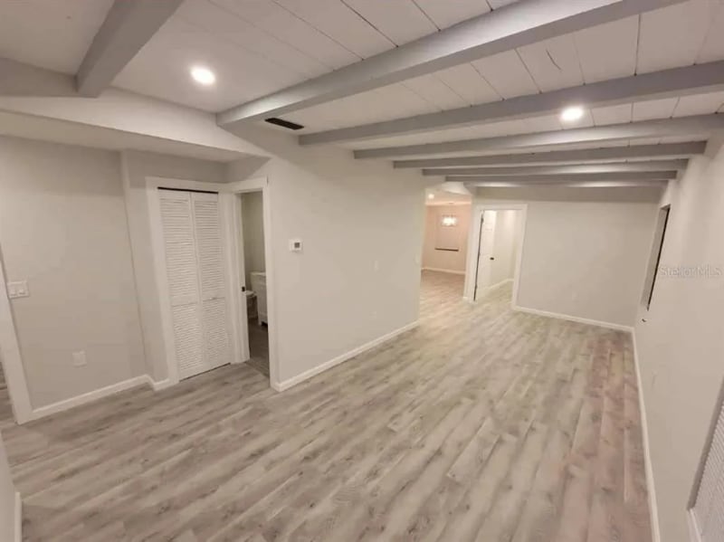 Foto principal - 201 Ravenna St N
