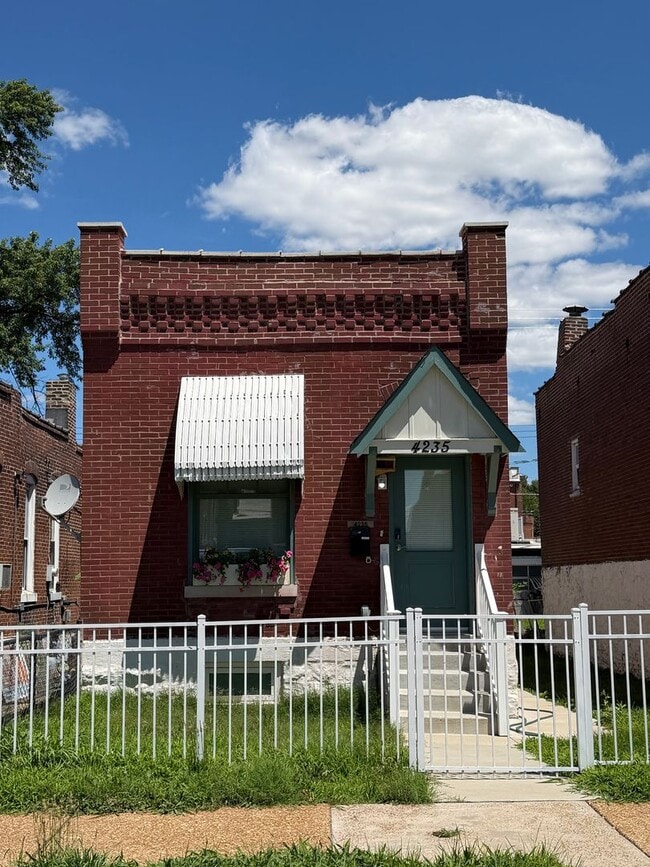 Building Photo - 4235 Swan Ave