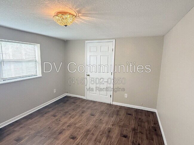 Building Photo - 2135 8th Ave N