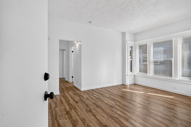 Foto del edificio - 5114 N Williams Ave