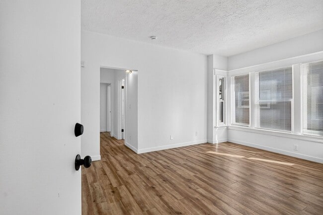Building Photo - 5114 N Williams Ave
