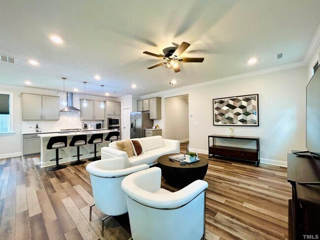 Building Photo - Room in 4 Bedroom Home at Edge of Auburn Blvd
