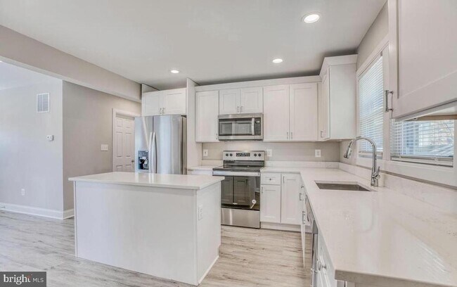 Foto del edificio - 2209 Hammonds Ferry Rd