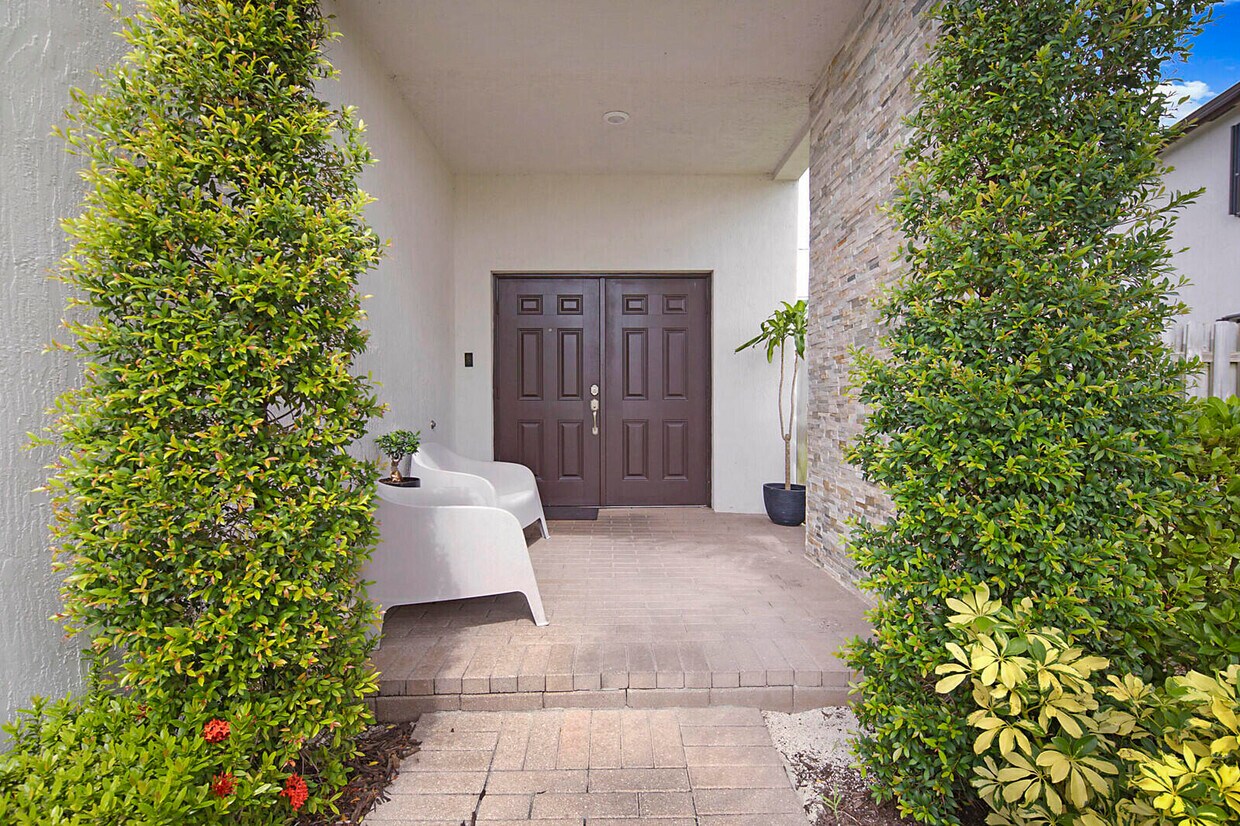 Foto principal - 21040 NE 2nd Ct