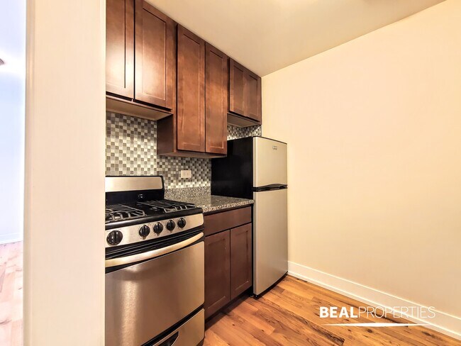 Building Photo - 555 W Arlington Pl