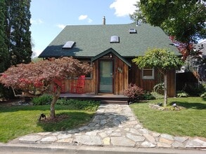 Building Photo - 307 S 19th St