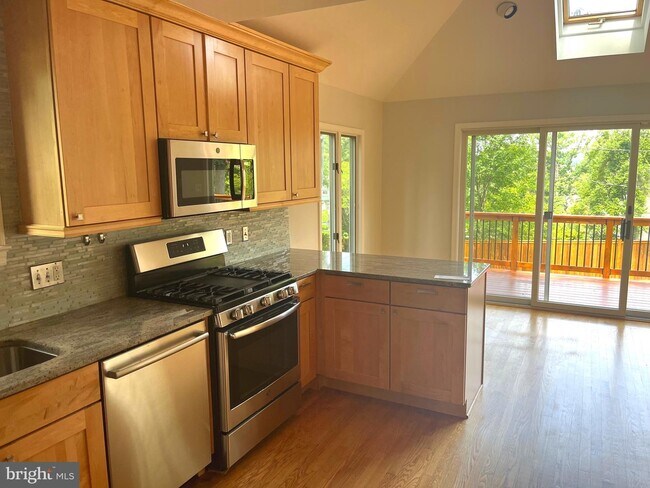Building Photo - 519 N Overlook Dr