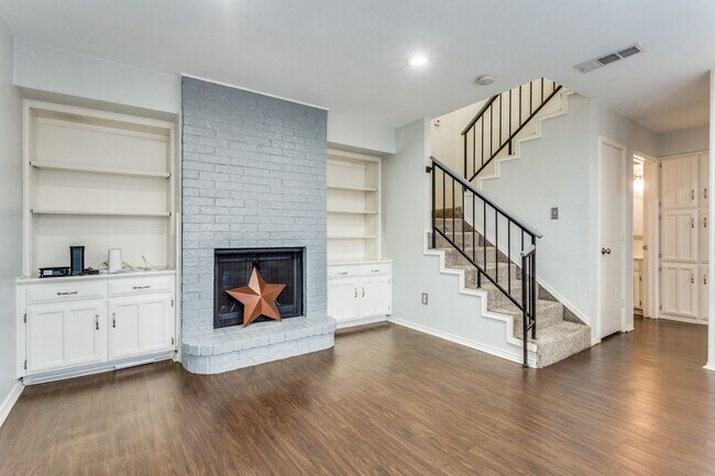 Building Photo - 2805 Meadow Park Dr