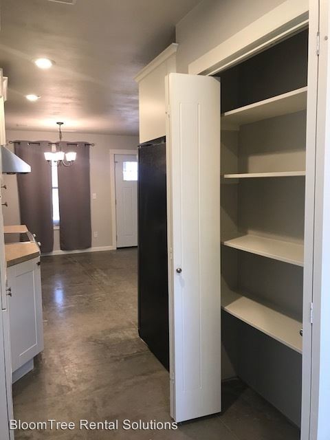 Building Photo - 3560 Sunset Dr