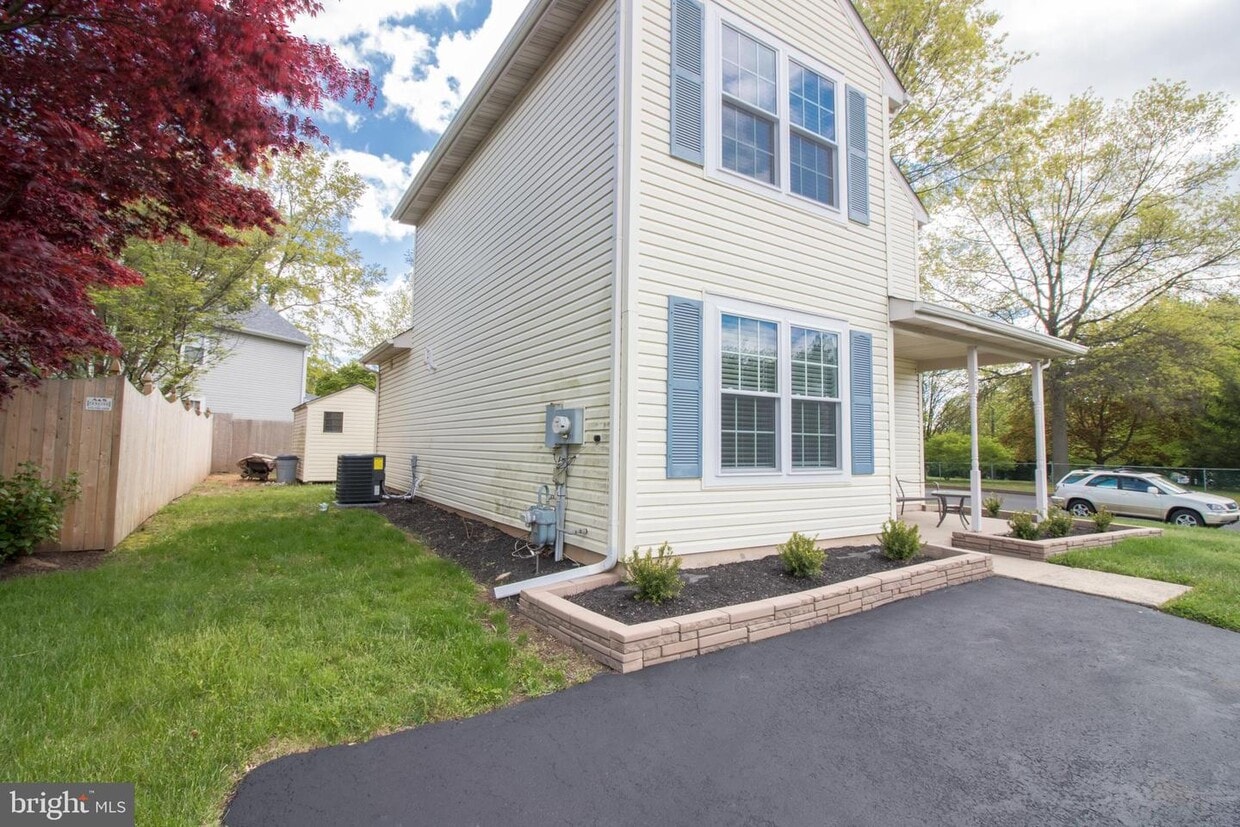 Primary Photo - 254 Stanford Pl