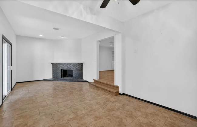 Building Photo - 3220 Preston Dr