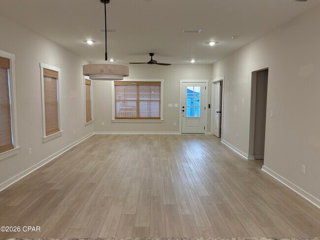 Foto del edificio - 2208 Warbler St