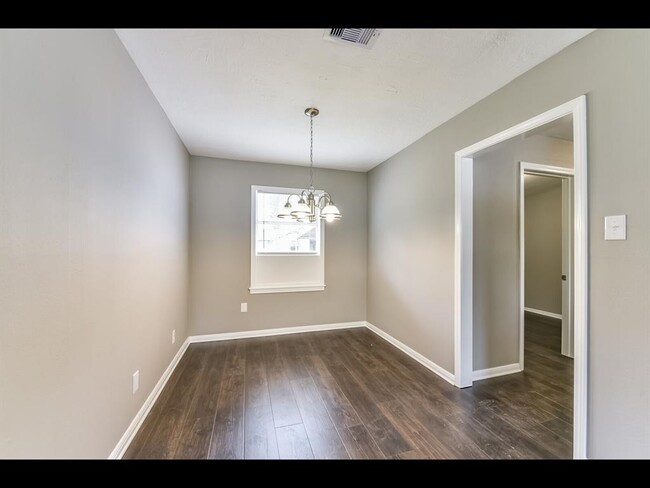 Building Photo - 5130 Enyart St