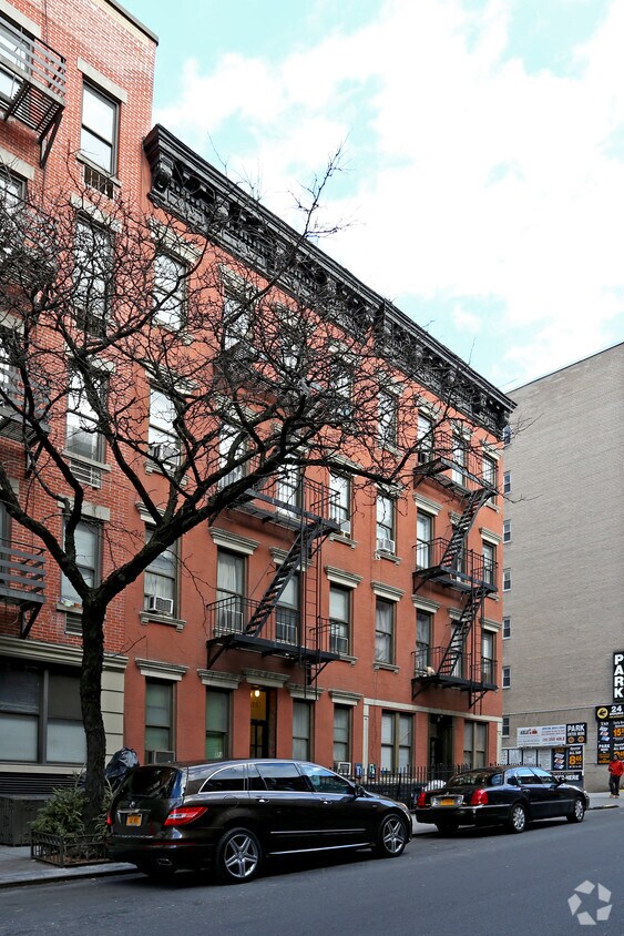 Foto del edificio - 413-415 W 56th St