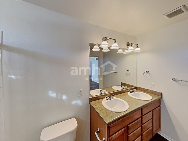 Foto del edificio - 16192 E 53rd Pl