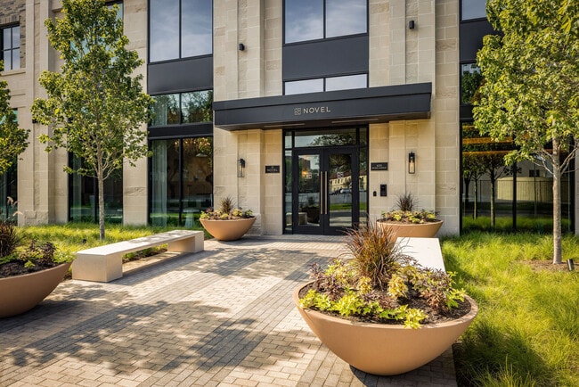 Novel Turtle Creek apartments — community photo - Novel Turtle Creek
