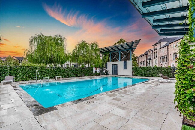 Foto del edificio - 2730 Dolce Oaks Dr