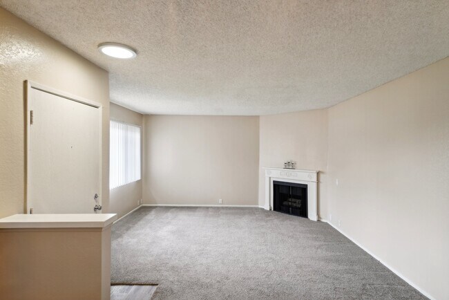 Building Photo - Crown Point Apartments