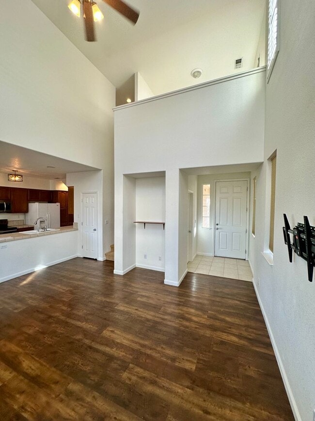 Building Photo - Spacious 2 Story Townhouse Available NOW!