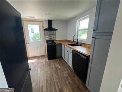 Foto del edificio - 1081 Ennis Cir