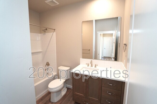 Foto del edificio - 14561 Pne Knl St