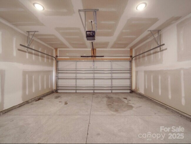 Foto del edificio - 109 Fosters Glen Pl