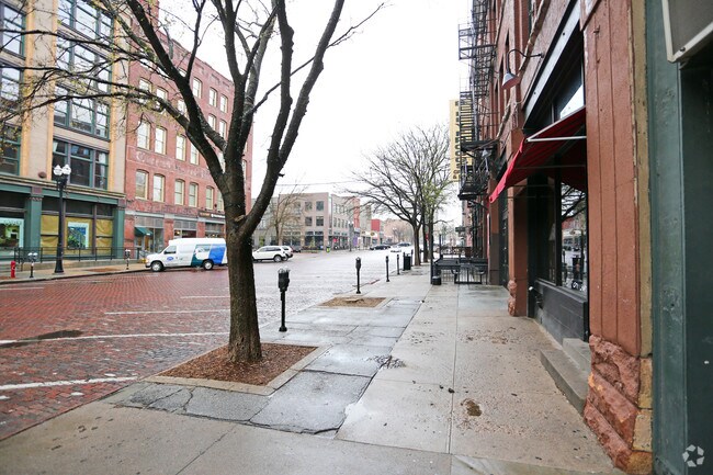 Foto del edificio - 1108-1112 Howard St