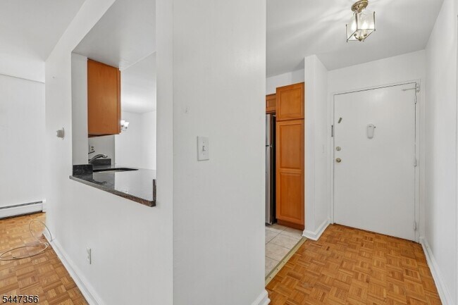 Foto del edificio - 135 S Maple Ave