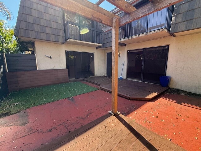 Foto del edificio - 4043 Palm Bay Cir