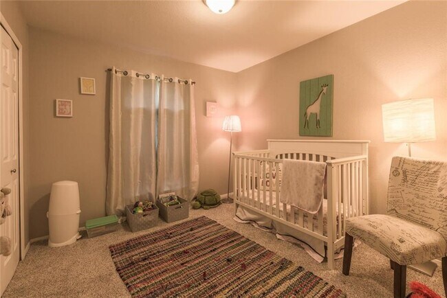 Foto del edificio - Great Home Close to the Domain!