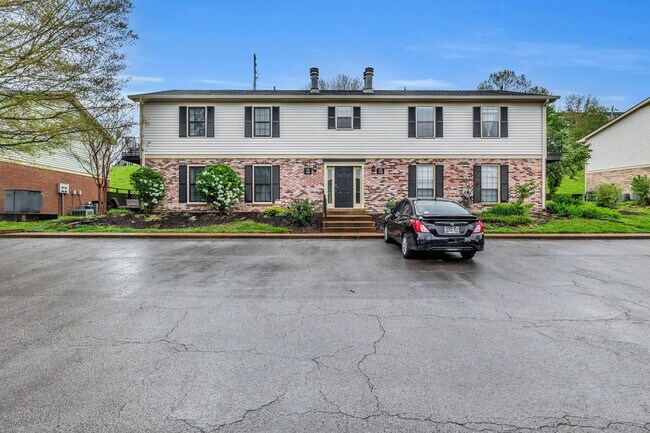 Building Photo - Spotless home in the most convenient locat...