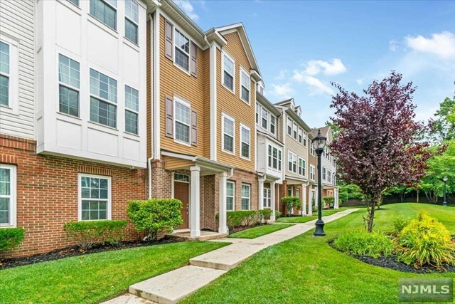 Building Photo - 6 Truman Dr