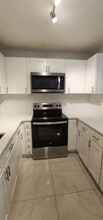 Building Photo - 394 N Laurel Dr