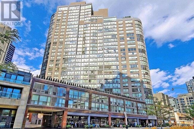 Building Photo - 24 Wellesley St W