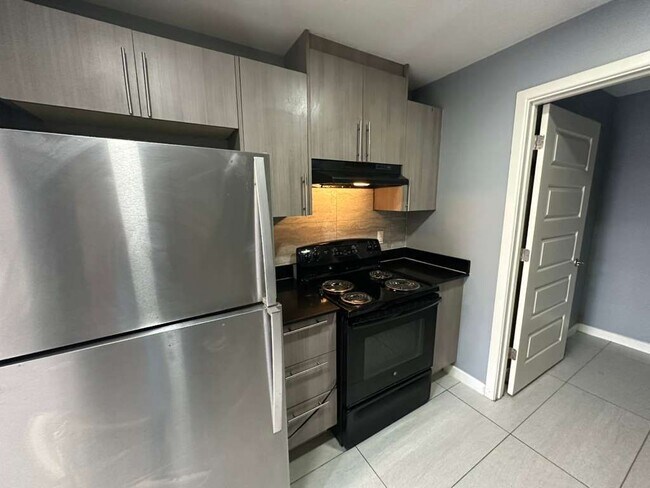 Building Photo - 1421 W Harrison Ave