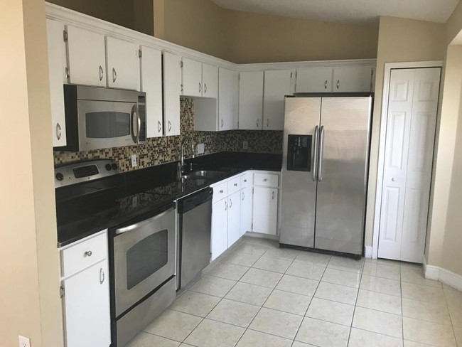 Building Photo - 2374 Harbor Town Dr