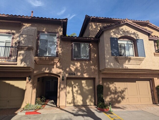 Foto del edificio - 2 Bed / 2.5 Bathroom Two Story Townhome at the Tristan complex in Rancho San Diego