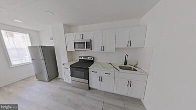 Building Photo - 3331 N Howard St