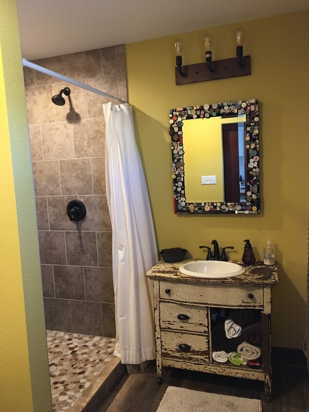 Bathroom - 923 Michigan Ave
