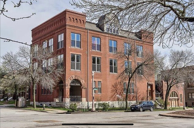Building Photo - 2800 S Grand Blvd