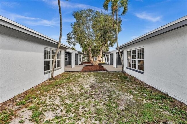 Building Photo - 5744 NW 27th Ct