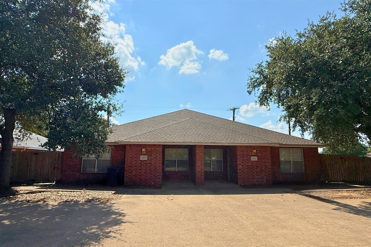 Foto principal - 2002 Legacy Ln