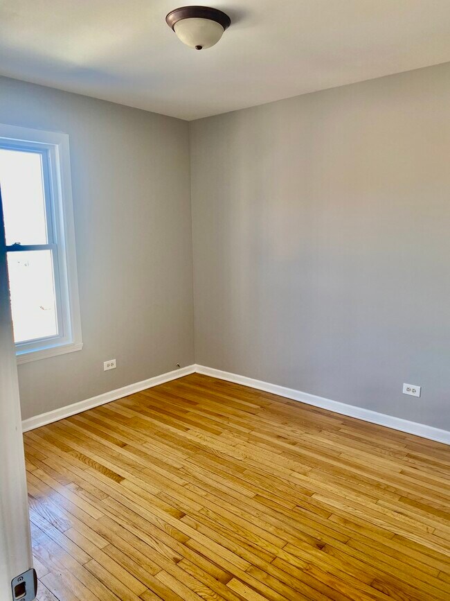 Foto del edificio - 5050 W Division St